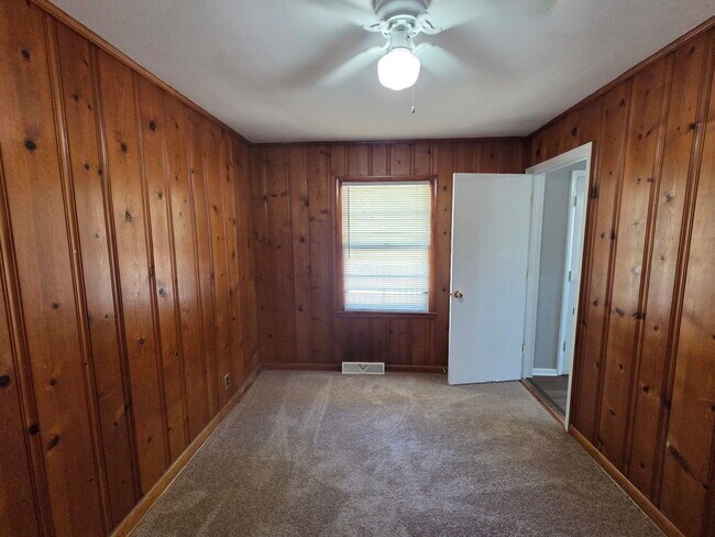 Building Photo - 1728 Shenandoah Dr