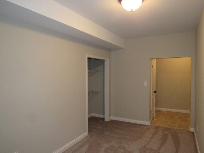 Building Photo - 4 Bedroom, 3 Bath Basement Ranch with Coun...