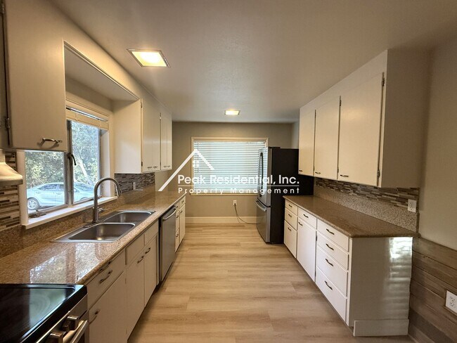 Building Photo - 1280 Grove Ct