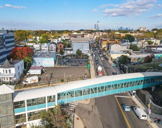 Building Photo - 355 West Side Ave