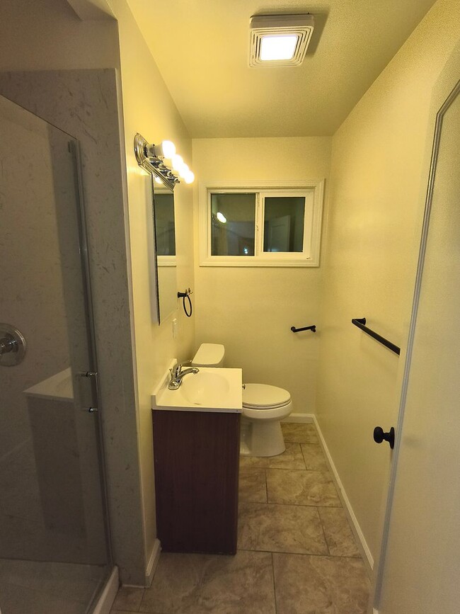 Building Photo - Newly Remodeled Spacious 1BD/1BTH Located In Hayward Near Mission Blvd!!!