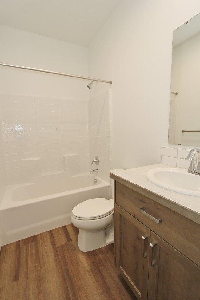 Building Photo - Immaculate Single-Level Home