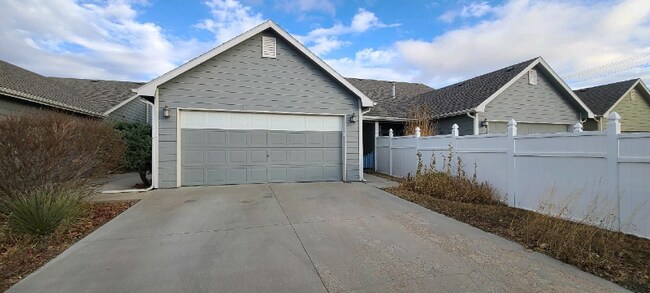 Building Photo - 915 Alta Mae St