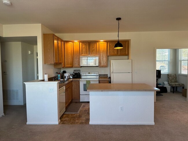 Building Photo - 2BD 2Bth near Centerra