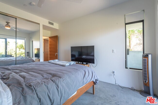 Building Photo - 581 Agate St