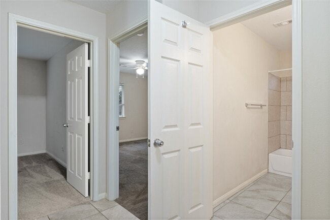 Building Photo - 12502 Hackberry Dr