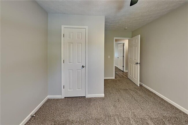 Building Photo - 3784 Cherokee Overlook Dr