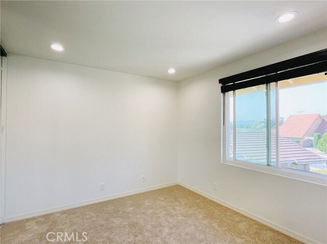 Building Photo - 646 N Big Creek Ln