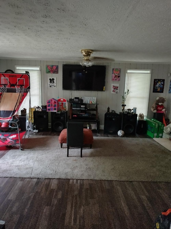 Building Photo - 6543 Bay St