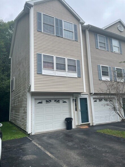 Primary Photo - 1029 Mammoth Rd