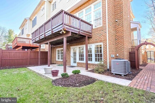 Building Photo - 2303 Sawtooth Oak Ct