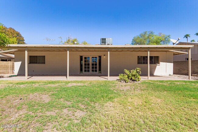 Building Photo - 1049 E Carter Dr