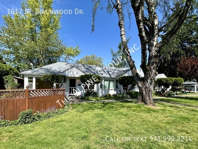 Primary Photo - 1017 NE Birchwood Dr