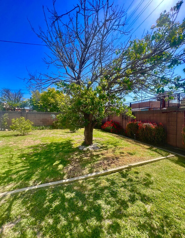 Building Photo - 9101 La Salle Ave