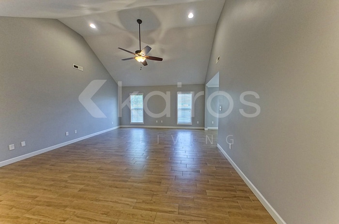 Building Photo - 706 Hickory Ave