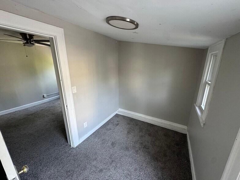 Building Photo - 1335 West Blvd