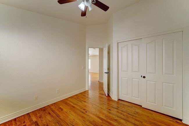 Building Photo - 2014 E Glenhaven Dr