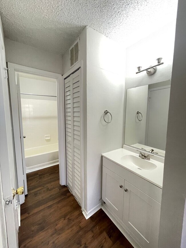 Building Photo - 1 Bed / 1 Bath Condo in Gated Comm. In Altamonte Springs, Available Now!!