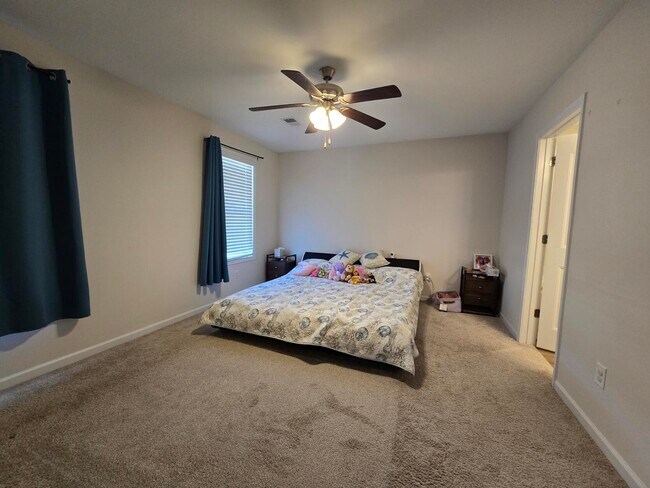 Building Photo - 1922 Flagpole Dr