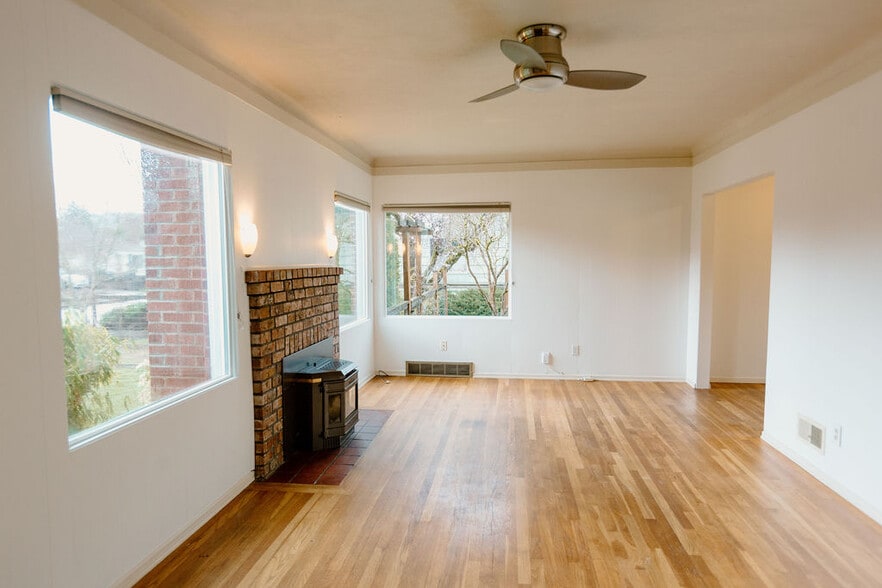 Building Photo - 3200 SE 78TH AVE