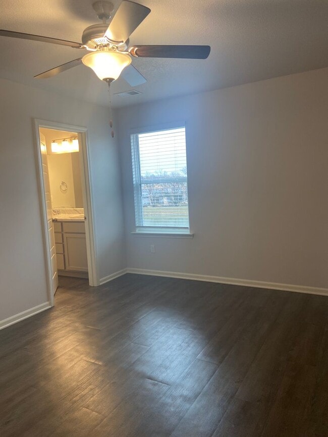 Building Photo - PRE-LEASING NOW — Modern 3-Bedroom | 2.5-Bath Living in Spring Hill