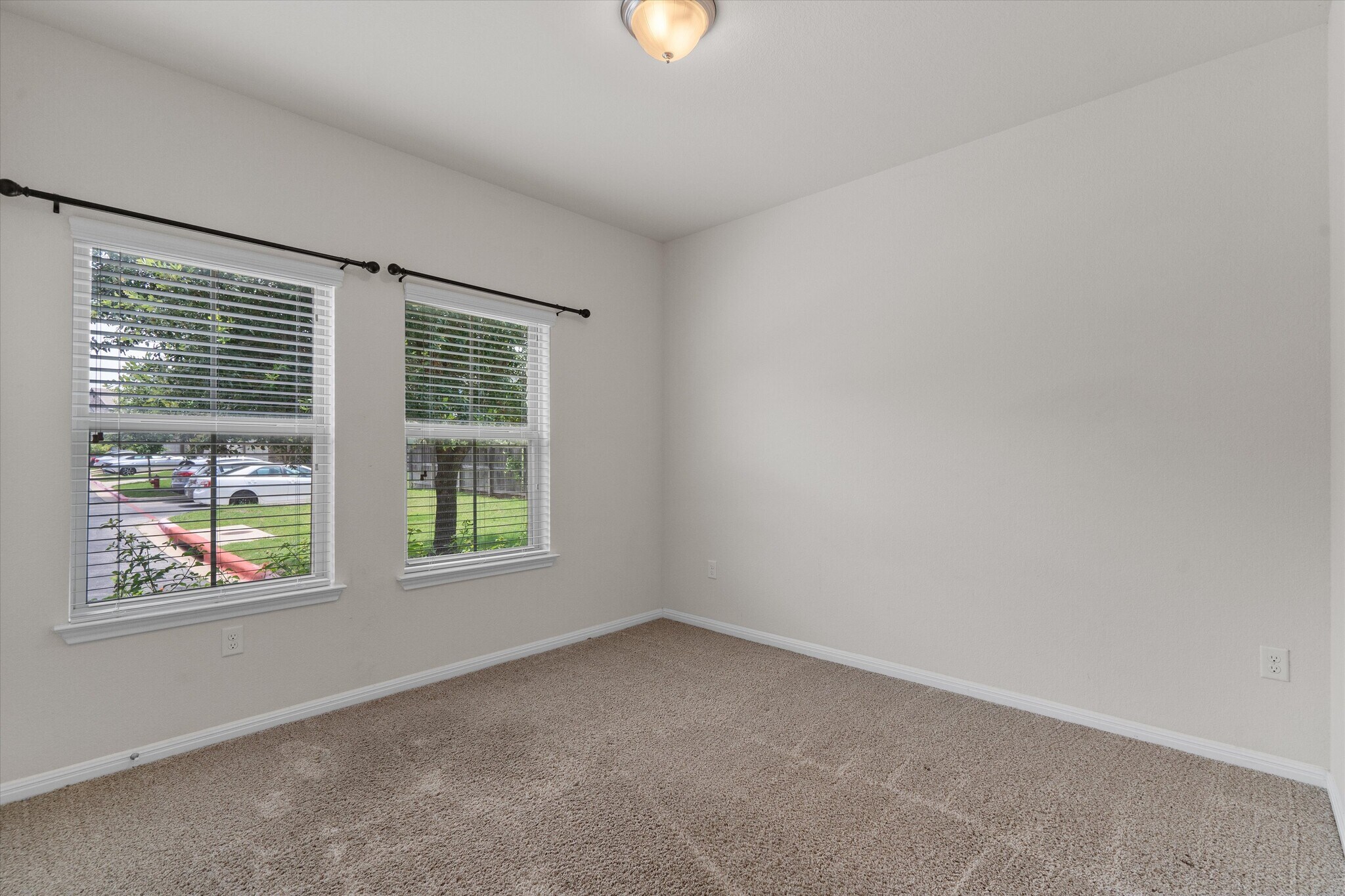 Building Photo - 2304 S Lakeline Blvd