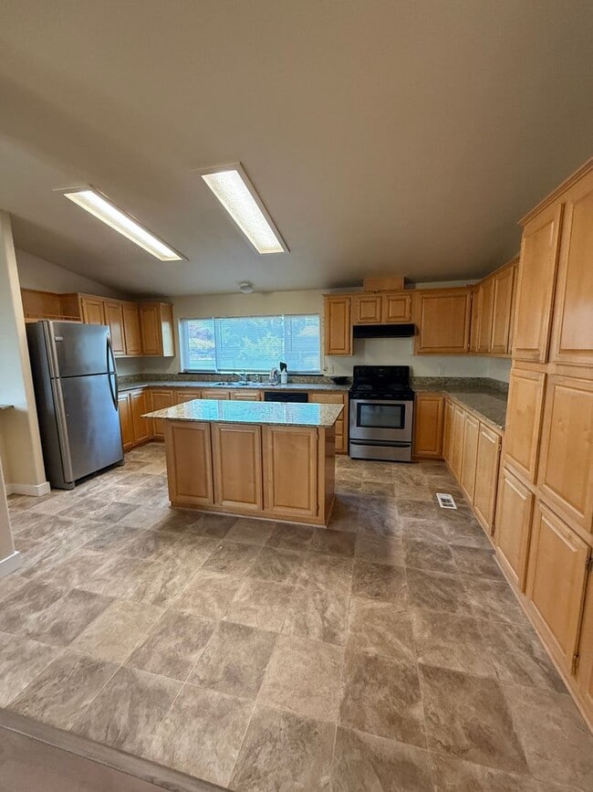 Building Photo - Don’t miss out on this great home