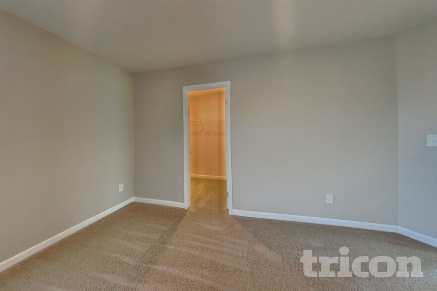 Building Photo - 260 Chedworth Dr