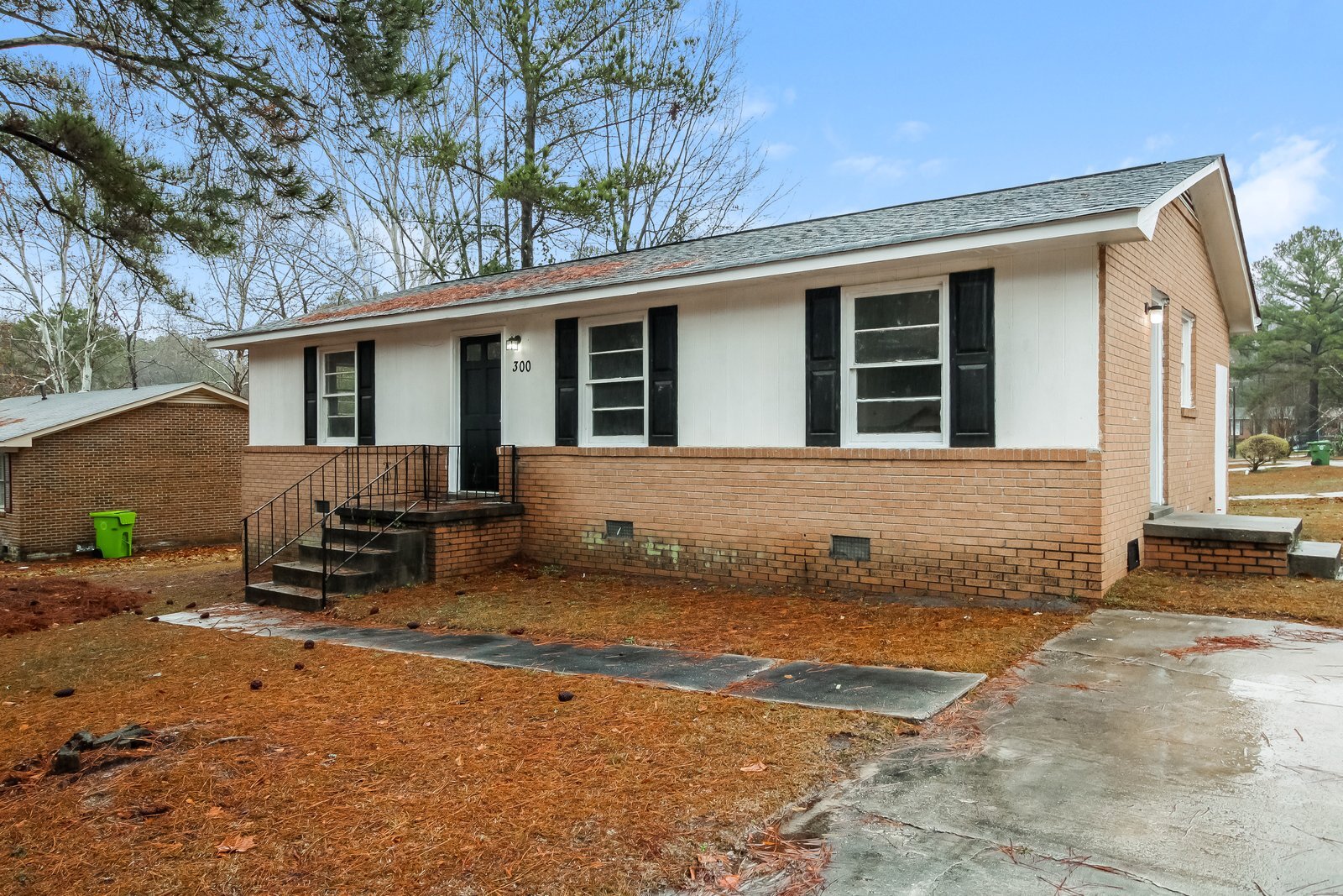 Building Photo - 300 Forestwood Dr