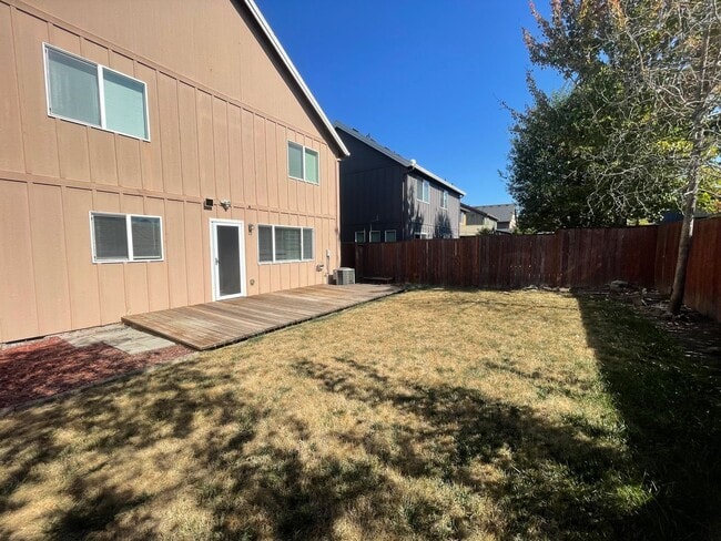 Building Photo - **MOVE IN SPECIAL?** Gorgeous Pet Friendly...