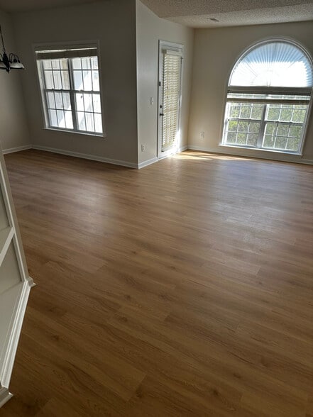 Building Photo - 533 Mill Pond Dr