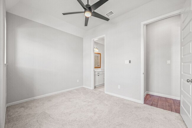 Building Photo - Beautiful 4 bed 3 bath Single Story Home i...