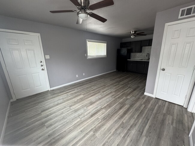 Building Photo - 2810 Cedar Cir