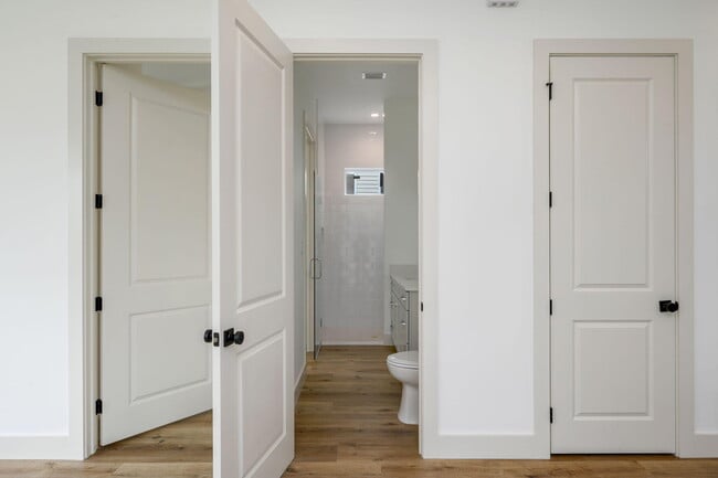 Building Photo - 114 Enchanted Way