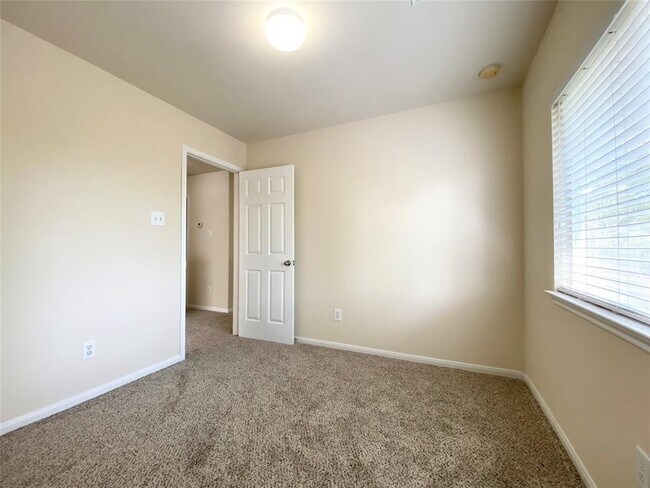 Building Photo - 3643 Windmill Village Dr