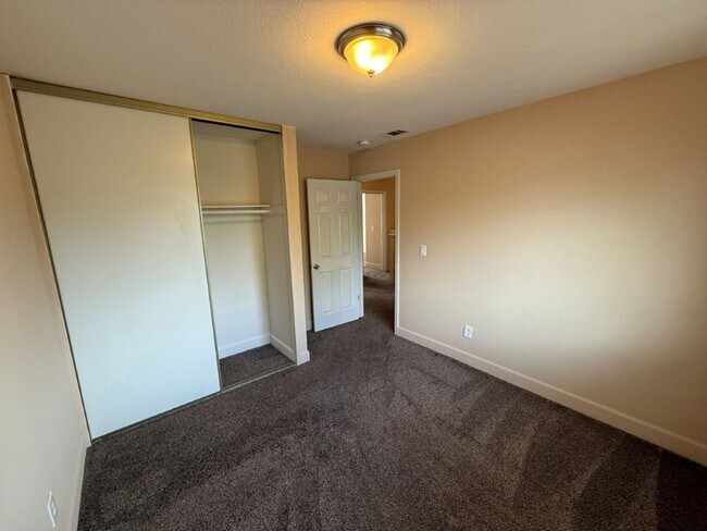 Building Photo - Unique 5 Bedroom 2 Story w/ Solar Suisun *...