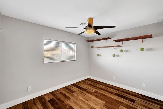 Building Photo - Remodeled Three Bedroom in Summerlin! No carpet!