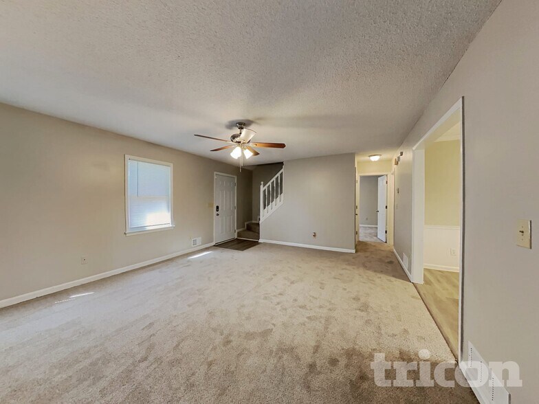 Building Photo - 529 Slew Ave