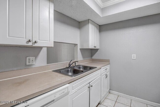 Building Photo - 3906 Mission Dr