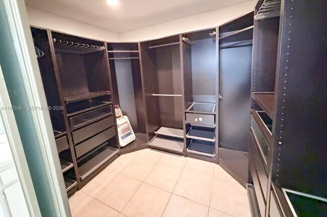 Building Photo - 956 Mockingbird Ln