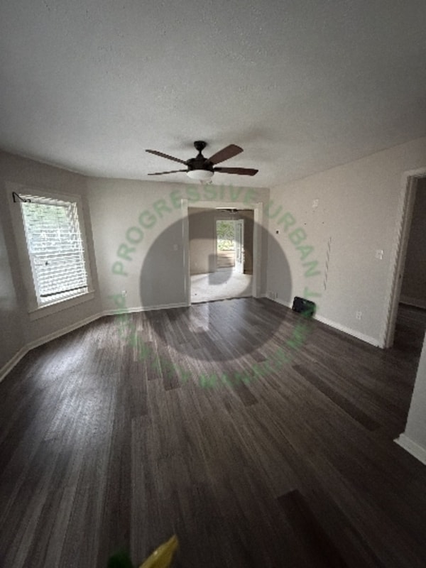 Building Photo - 2562 W 10th St