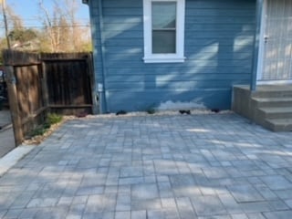 Building Photo - Charming 3 Bedroom Home Near Broadway | Spacious Layout | Prime Sacramento Location