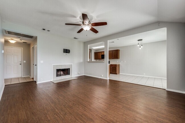 Building Photo - 4313 Sonoma Dr