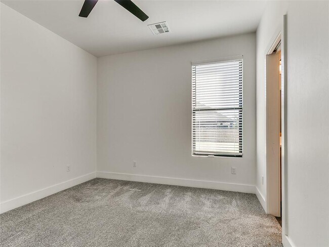 Building Photo - 2117 Aminas Wy