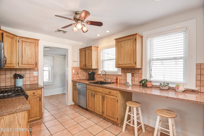 Building Photo - 47 Valentine St