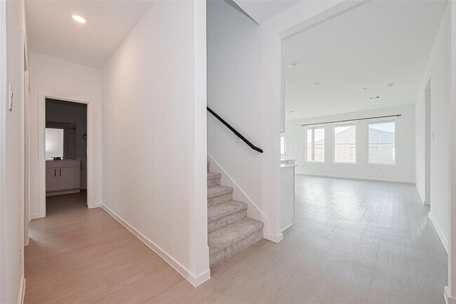 Building Photo - 26615 Coast Redwood Dr
