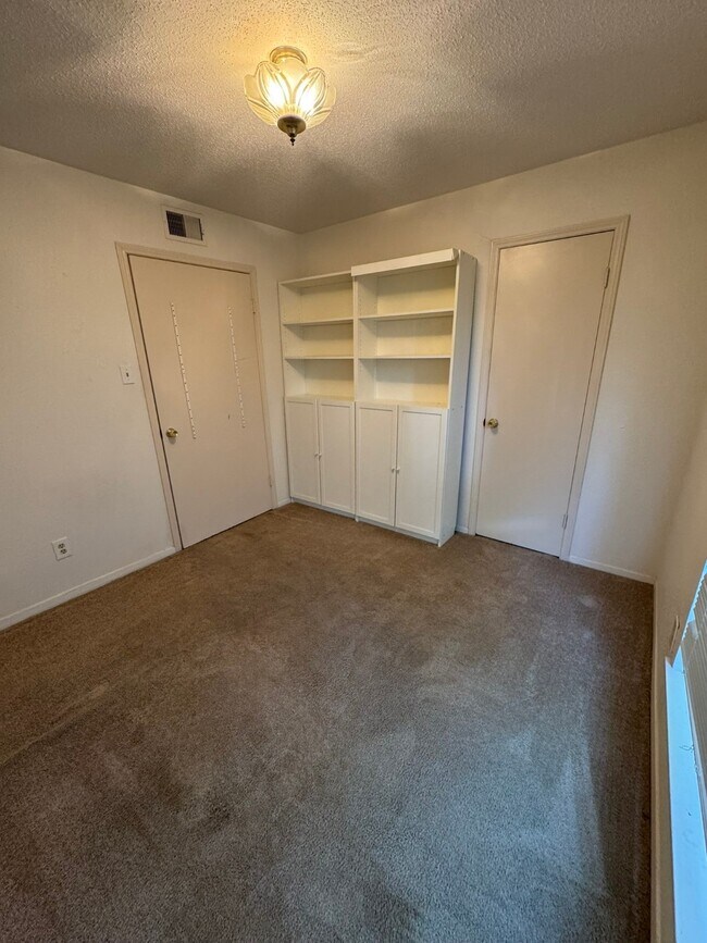 Building Photo - 5005 Georgi Ln