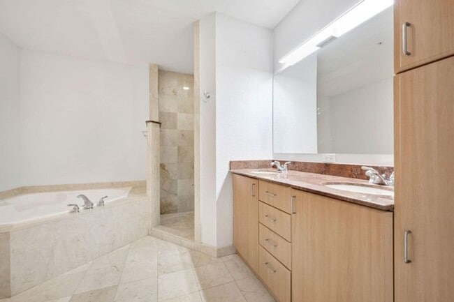 Building Photo - 1650 Presidential Way