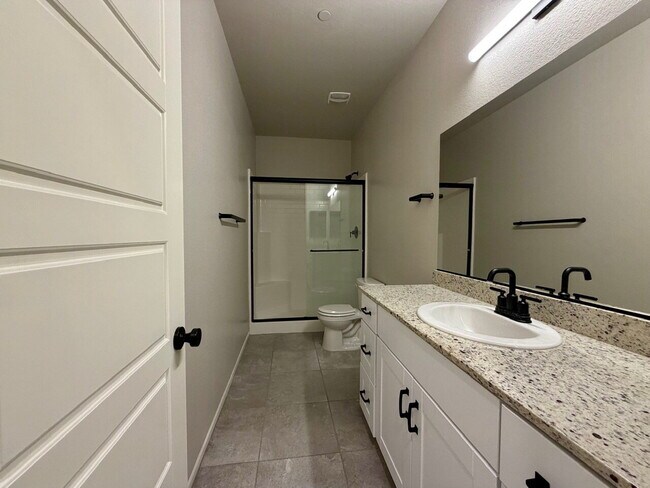Building Photo - GATED 4 BED 2.5 BATH 2 CAR GARAGE SINGLE FAMILY HOME w/ LOFT, BEDROOM DOWNSTAIRS, NEXT TO COMMUNI...