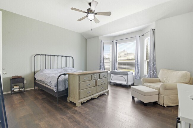 Building Photo - 4 Bedroom Home for Rent in San Antonio with Solar Panels – Cinco Lakes Move-In Ready!